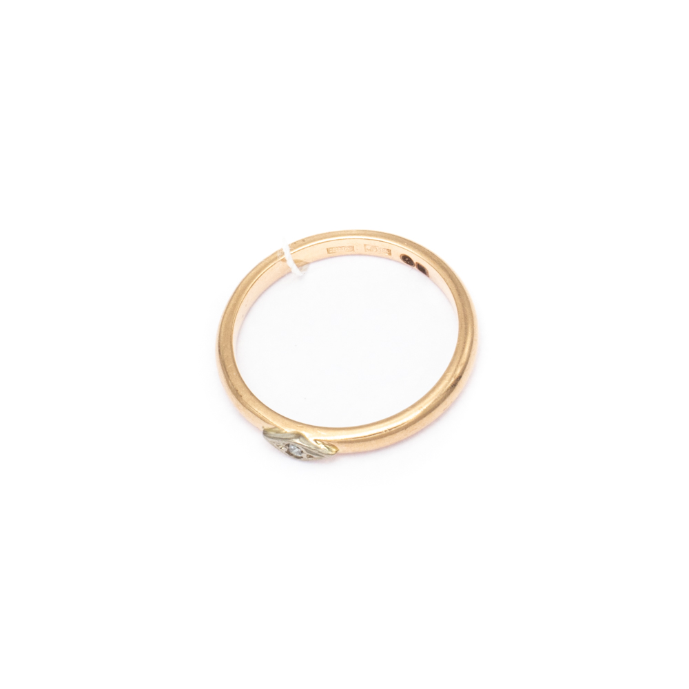 Кольцо с бриллиантом