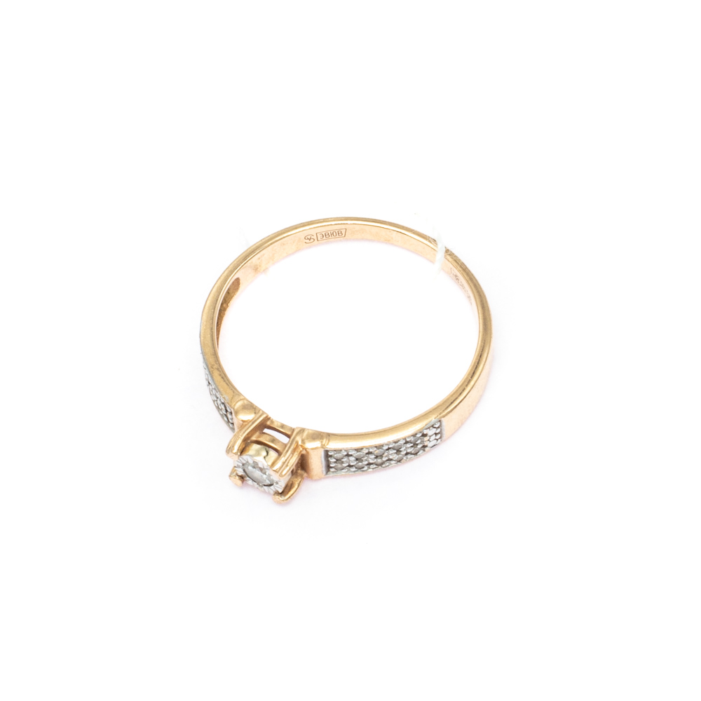 Кольцо с бриллиантом